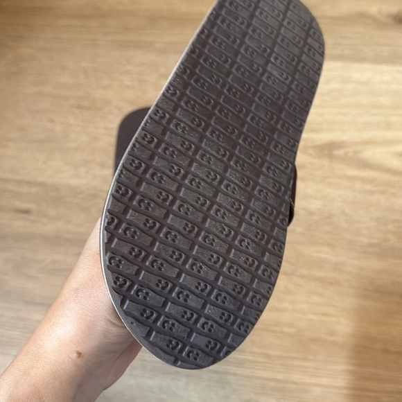 New Flip flops - Picture 2 of 2